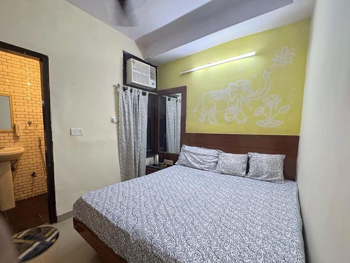 Hotel Darpan Palace -New Delhi Railway Station ภายนอก รูปภาพ